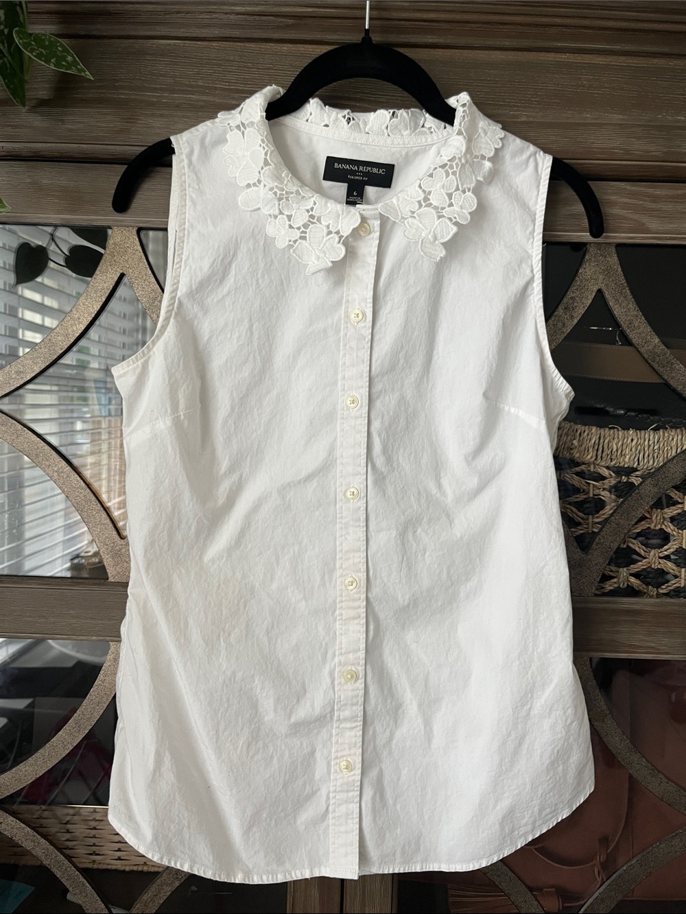 Banana Republic White Sleeveless Button-Down Top with Lace Floral Collar